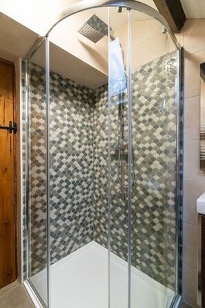 Cottage, 1 Queen Bed | Bathroom