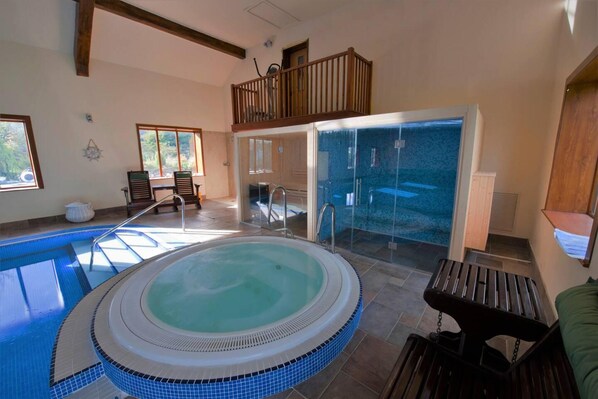 Cottage, 1 Tempat Tidur Queen | Bathtub spa indoor