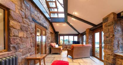 Lakeside Escape, Stone Countryside Cottage