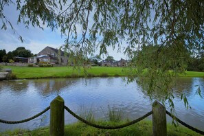 Property grounds - Lakeside Escape, Stone Countryside Cottage (Leek)