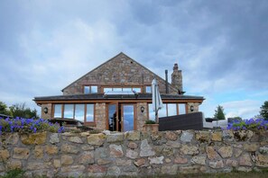 Exterior - Lakeside Escape, Stone Countryside Cottage (Leek)
