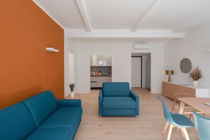 Living area - Trastevere two room apartment new (ROMA)