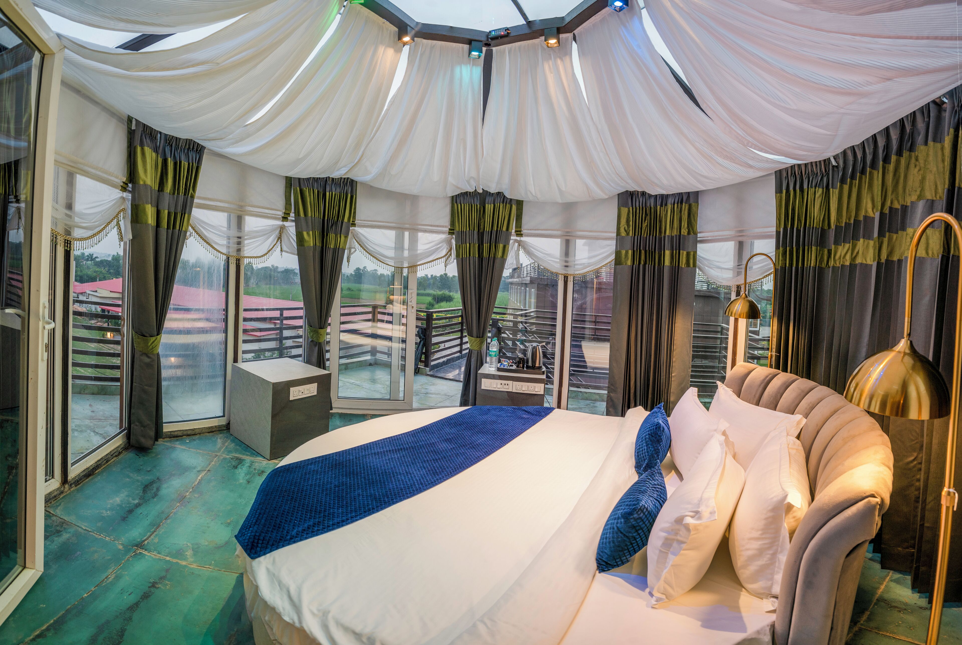 Honeymoon Room | Premium bedding, free WiFi, bed sheets