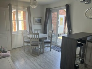 House | Dining - Remarkable 3-bed House in Wirral (Wirral)
