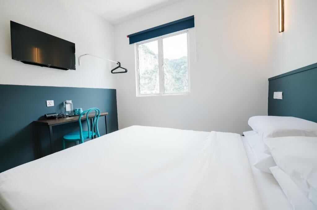 Desk, free WiFi, bed sheets