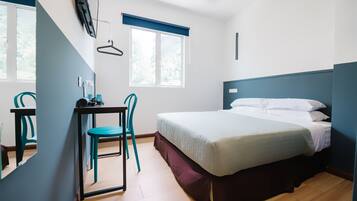 Double Room, 1 Queen Bed, Mountain View | Desk, free WiFi, bed sheets