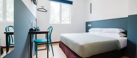 Habitación doble, 1 cama de matrimonio, vistas a la montaña | Escritorio, wifi gratis, ropa de cama