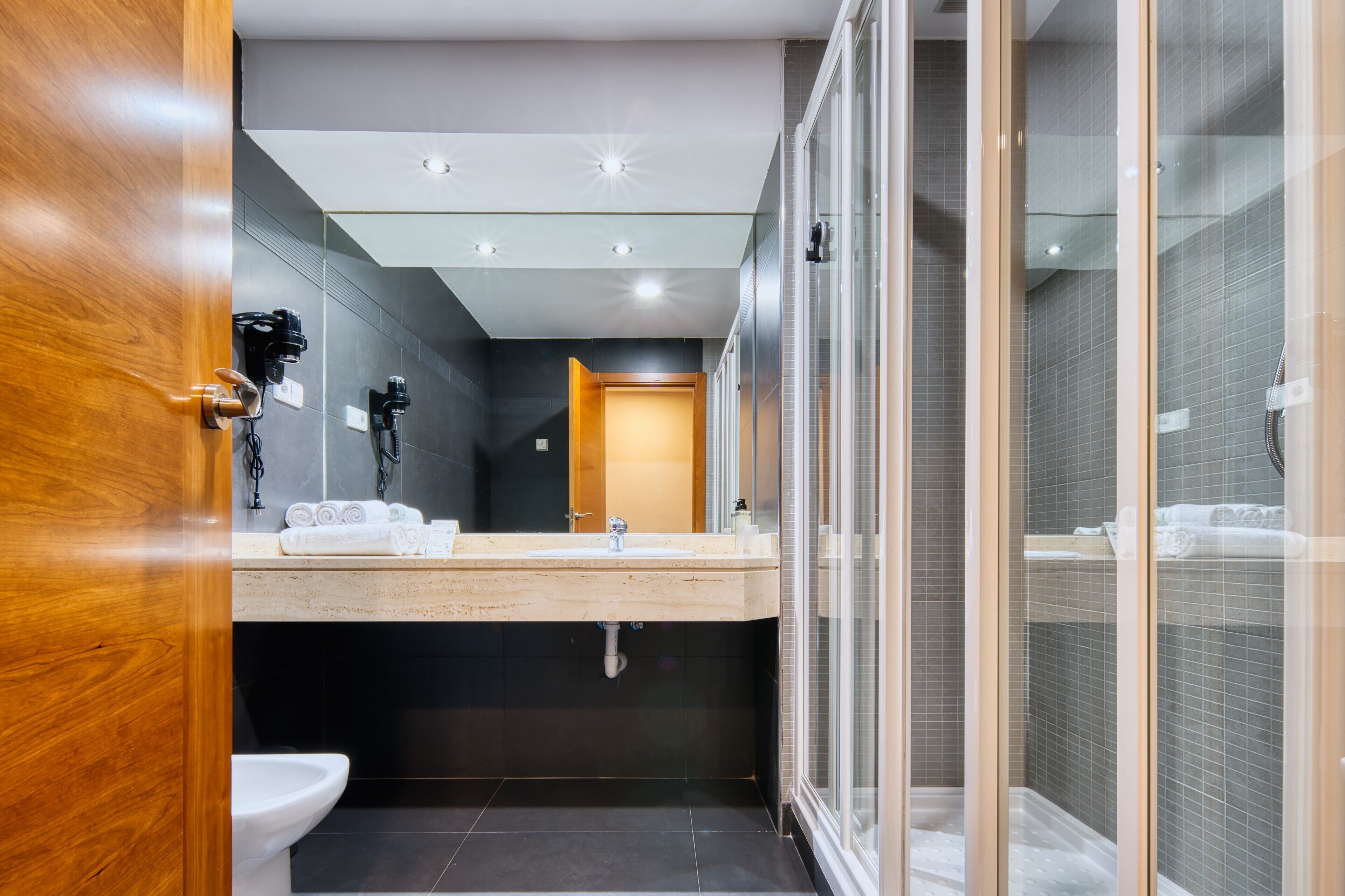Hair dryer, bidet, heated floors, towels