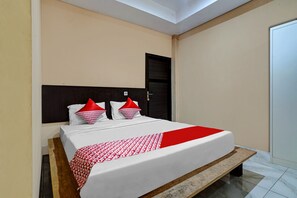 Deluxe Double Room | Desk, free WiFi, bed sheets - OYO Capital O 90081 Pondok Sabaraya 2 Syariah (Cikampek)