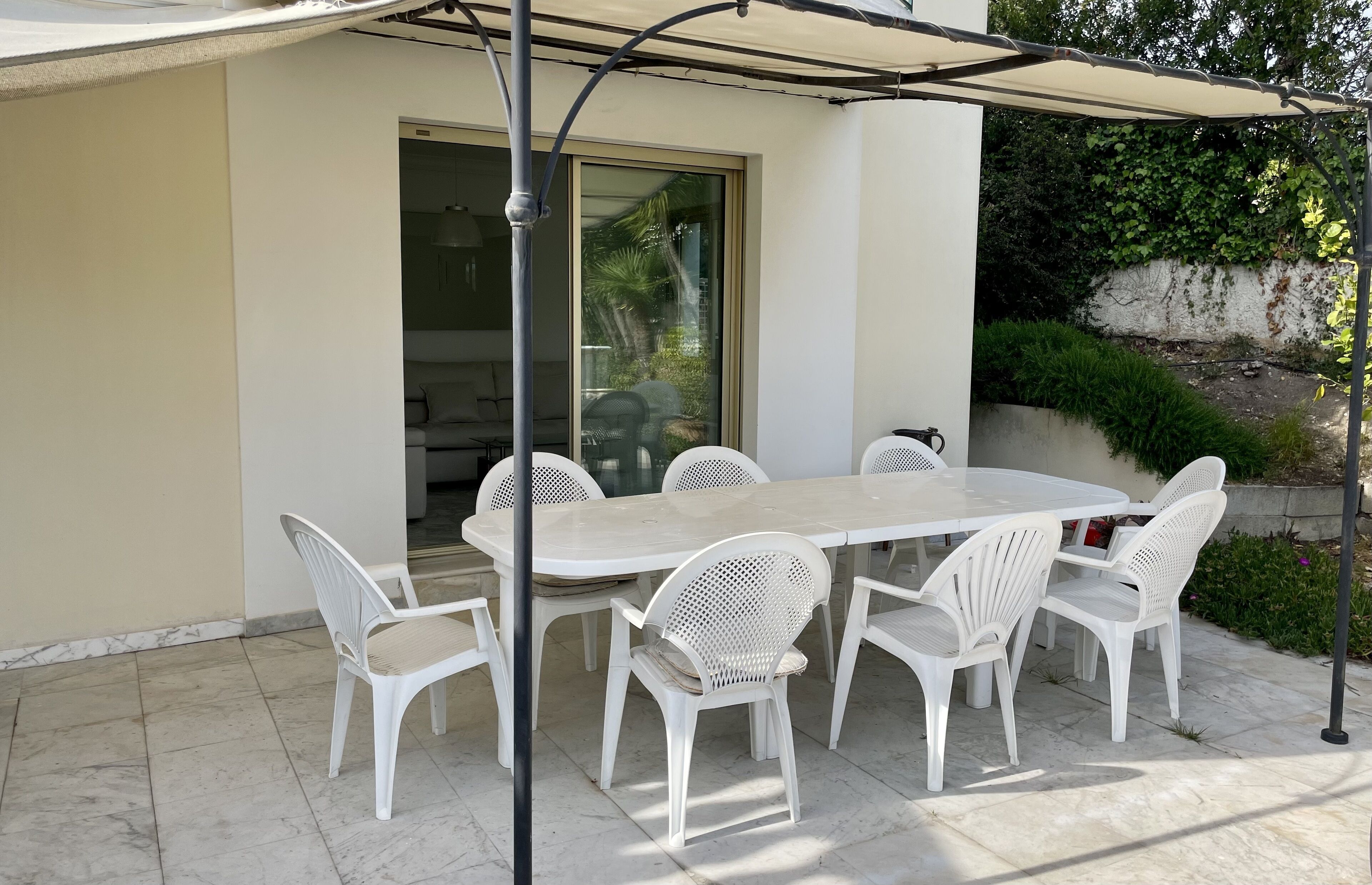 Bas de Villa Dans un Écrin de Verdure Dans les Hauteurs de Nice