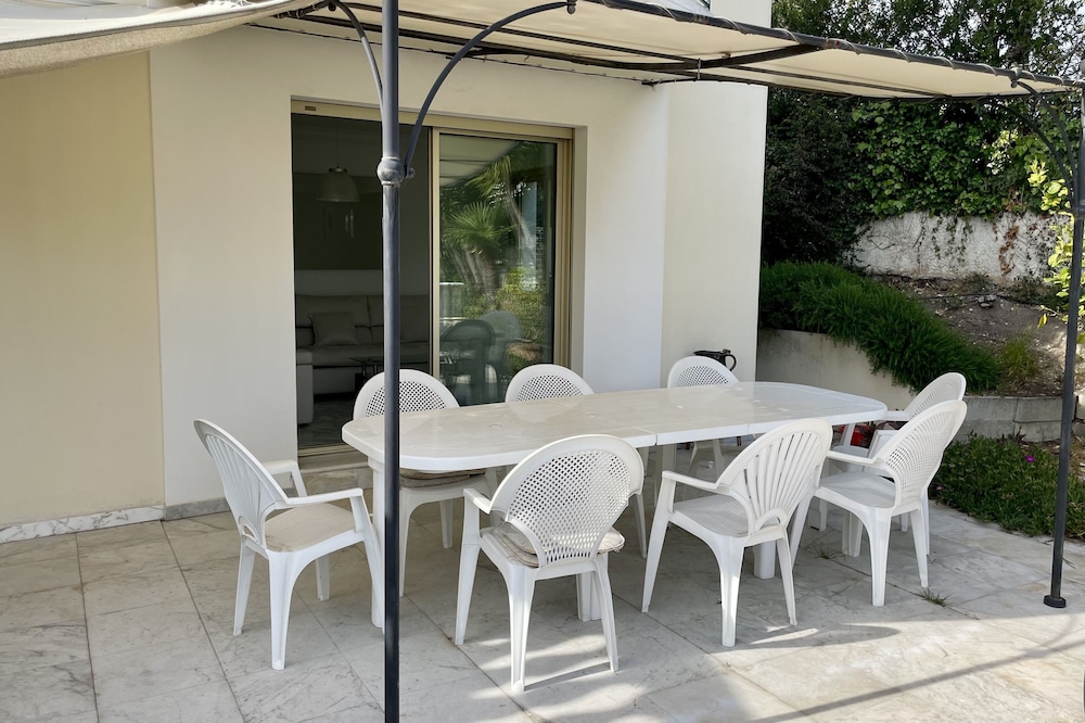 Bas de Villa Dans un Écrin de Verdure Dans les Hauteurs de Nice