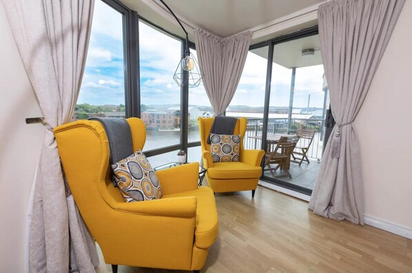 Apartment, Mehrere Betten | Wohnbereich