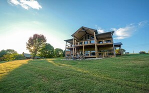 Exterior - Sugar Tree Chalet - New build, stunning mountain views and chic decor! (Sevierville)