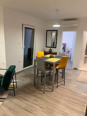 Appartement, 1 grand lit et 1 canapé-lit | Restauration