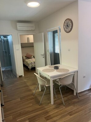 Appartement, 1 grand lit et 1 canapé-lit | Restauration