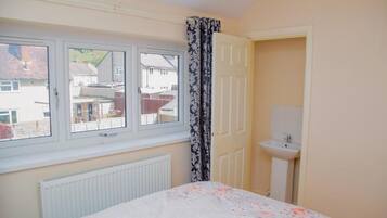 3 bedrooms, WiFi