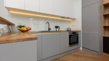 Dishwasher, cookware/dishes/utensils