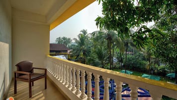 Deluxe Double Room | Laptop workspace, blackout curtains, bed sheets