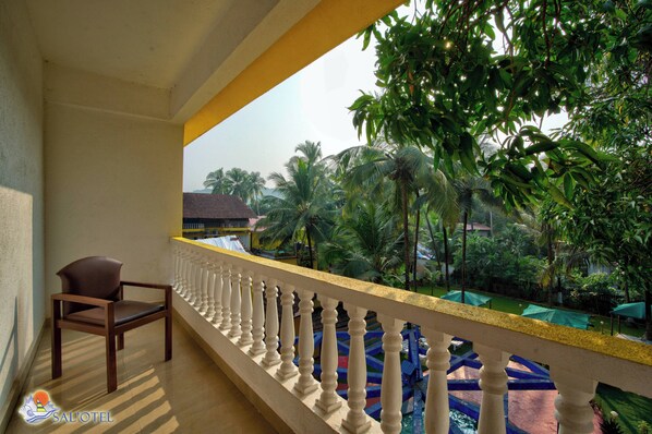 Deluxe Double Room | Laptop workspace, blackout drapes, bed sheets - Salotel- near Mae De Deus Church (Saligao)