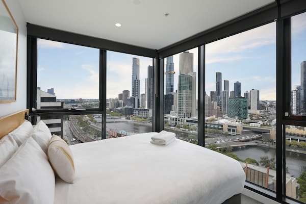 Panoramic Penthouse | In-room safe, desk, blackout drapes, iron/ironing board