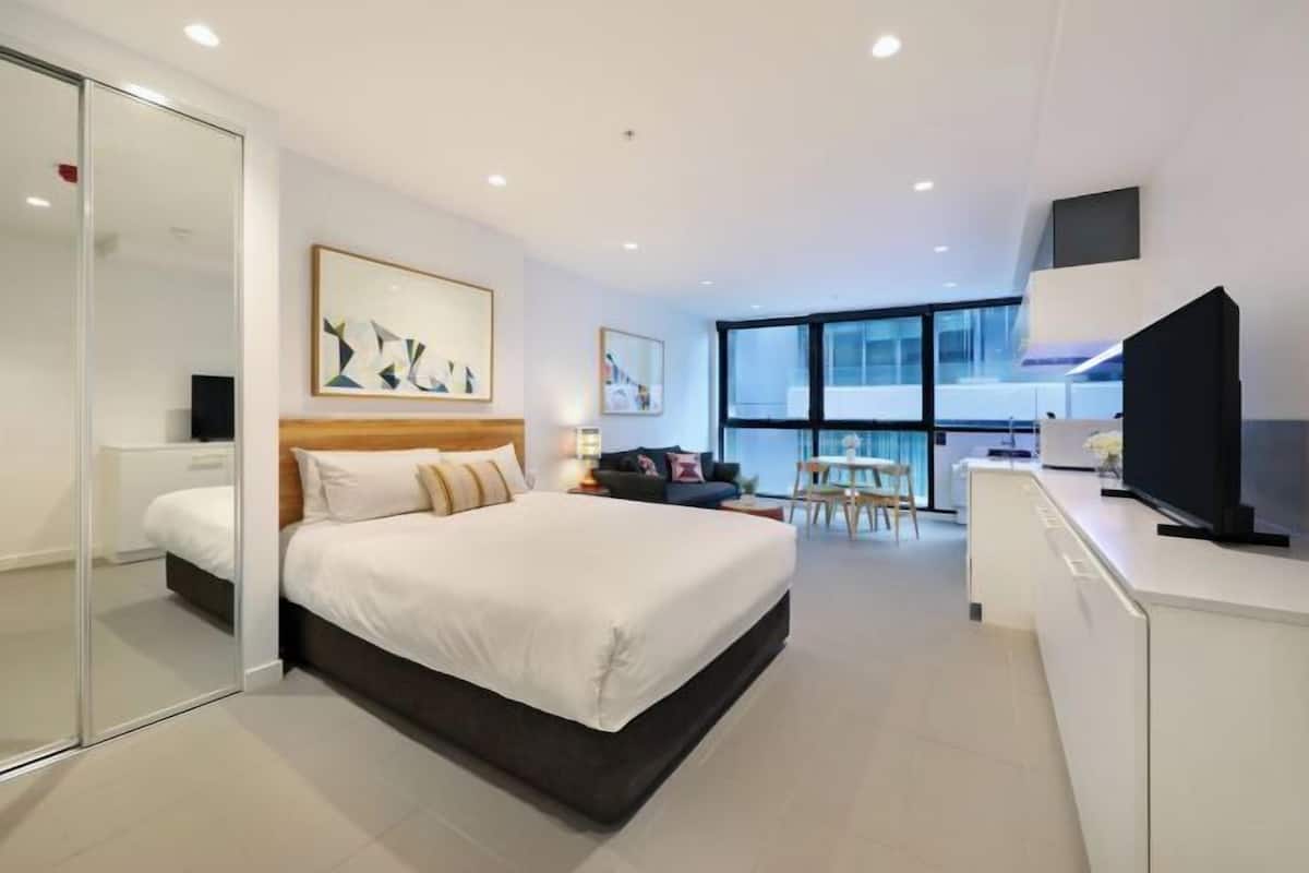 1 bedroom, in-room safe, desk, blackout curtains