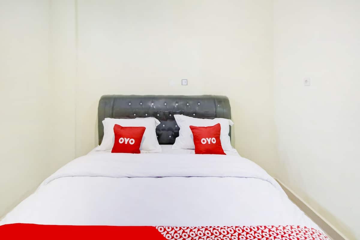 Deluxe Double Room | Desk, free WiFi, bed sheets