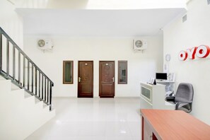 Reception - Hotel O 252 Homestay (Medan)