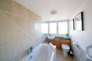 Casa, para fumadores | 2 habitaciones
