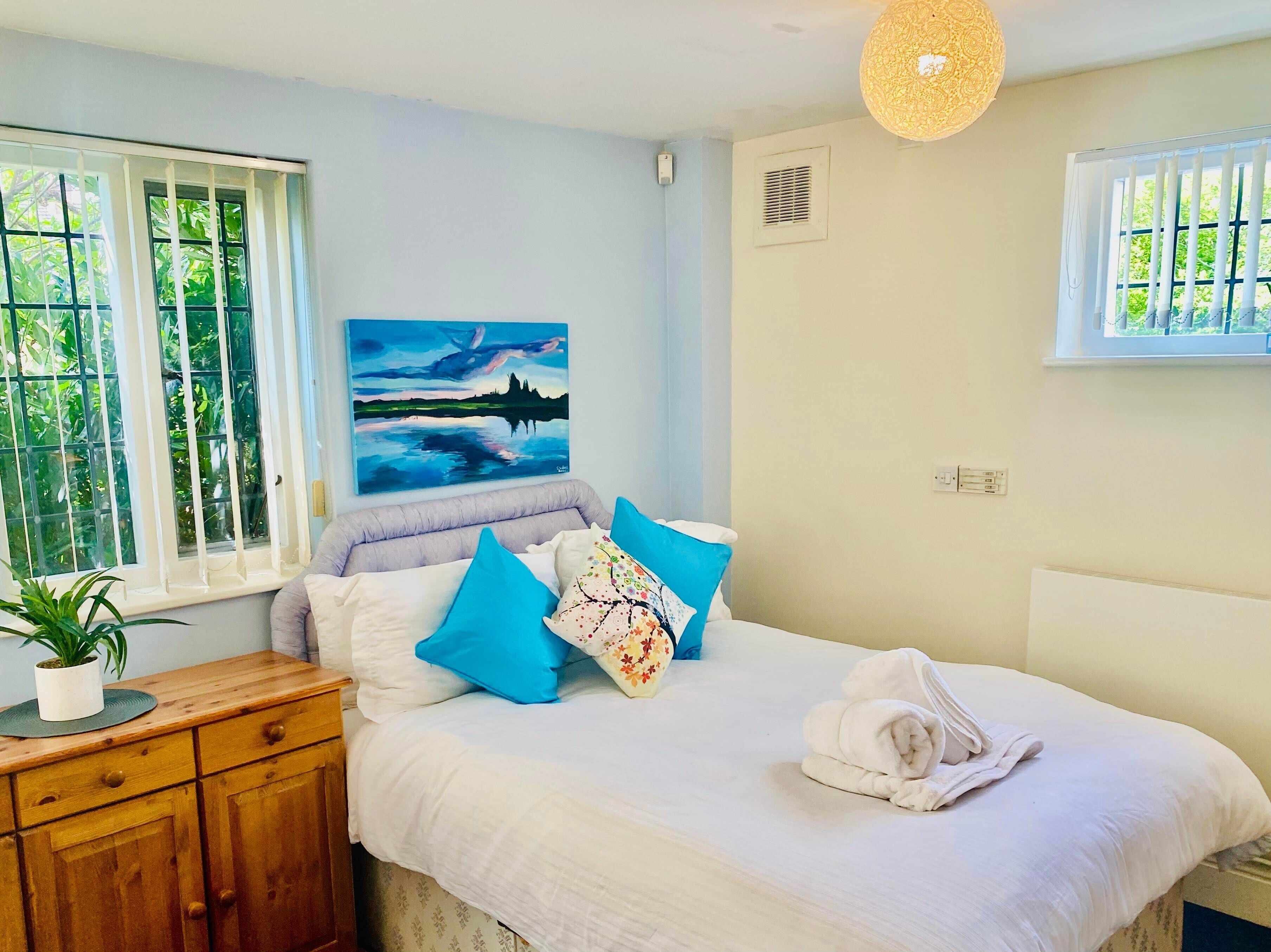 3 Bedroom Flat, Free Parking, Step Free Access, Near NEC