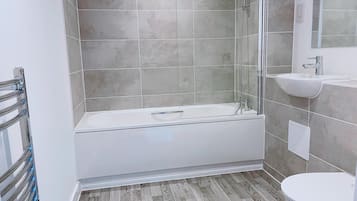 Luxury Double Room | Bathroom shower