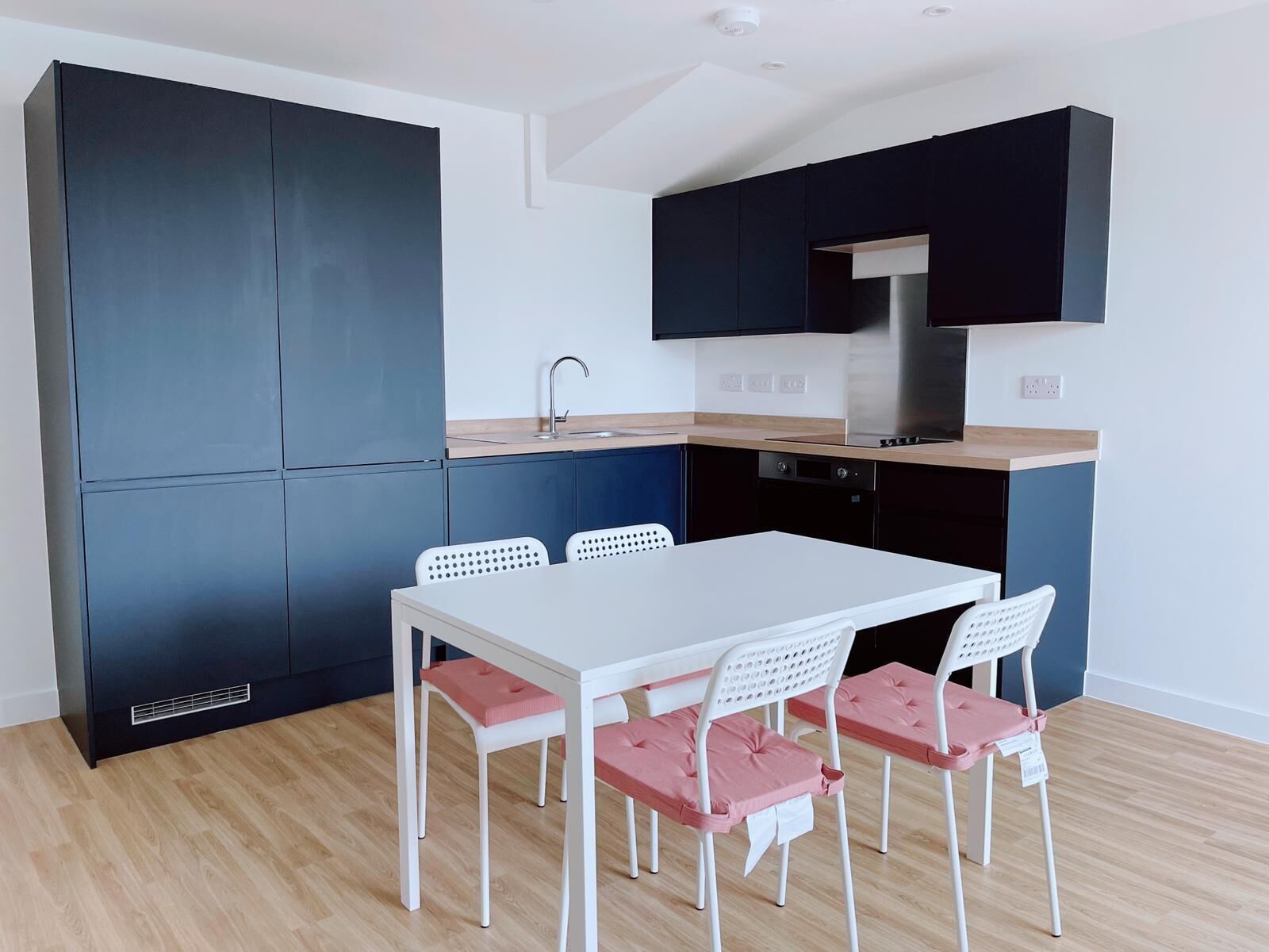 Luxury Double Room | Shared kitchen facilities | Shared fridge, microwave