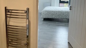 Luxury Double Room | Blackout drapes, soundproofing, iron/ironing board (on request) - Modern House (Manchester)
