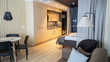 Fridge, microwave, stovetop, dishwasher