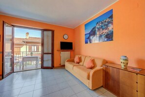 Familienstudio (Peter relax -1 km near Salò & beach) | Wohnbereich