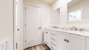 Bathroom - Mid Century Modern Cabin - Walk to Village! (Mammoth Lakes)