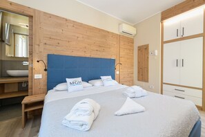 2 bedrooms, in-room safe, iron/ironing board, bed sheets