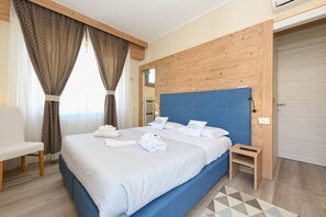 2 bedrooms, in-room safe, iron/ironing board, bed sheets