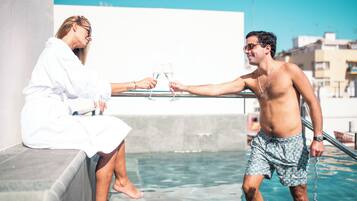 Piscine extérieure (ouverte en saison)