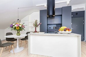 Kühlschrank, Ofen, Herdplatte, Geschirrspüler