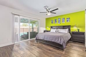 4 bedrooms, iron/ironing board, free WiFi, bed sheets - Rafter House in Old Town | 4 King Beds Heated Pool (Scottsdale)