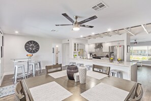 Dining - Rafter House in Old Town | 4 King Beds Heated Pool (Scottsdale)