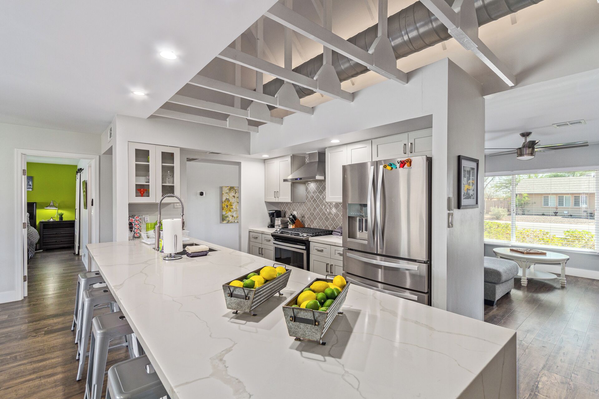 冰箱、微波炉、烤箱、炉灶