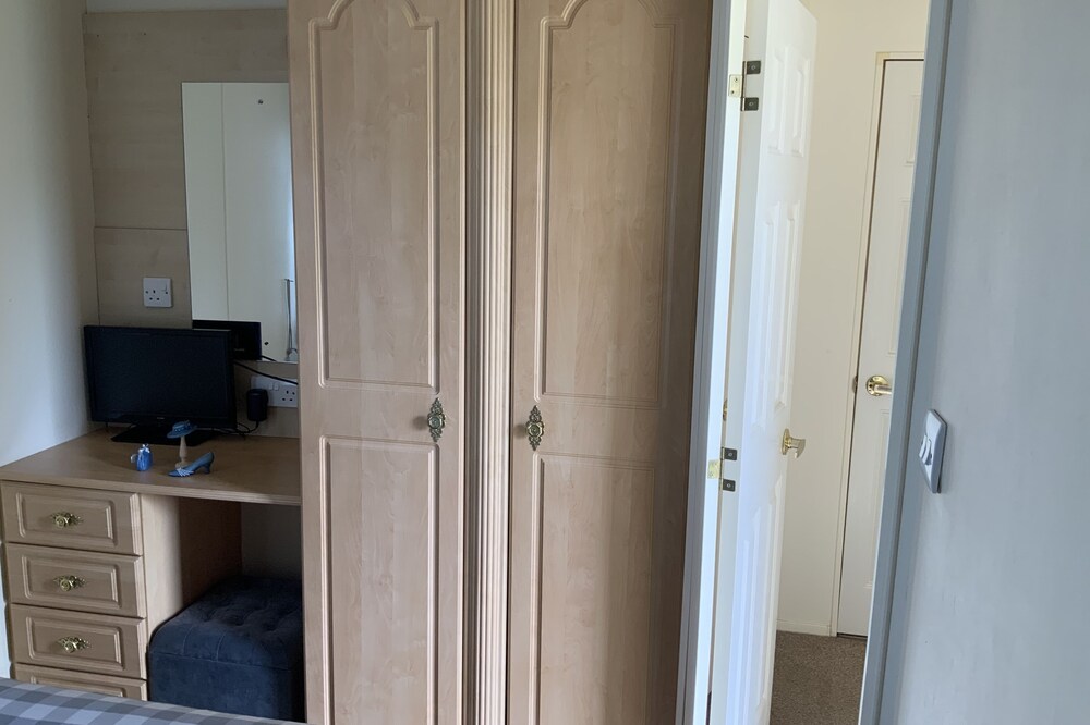 Close to the Beach - 2 Bedroom Caravan in Jaywick, Essex