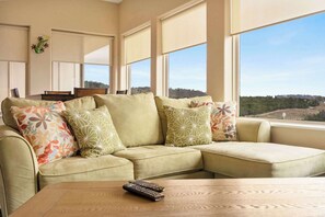 Living area - Majestic Lakeview Escape - Stunning Lake Views! (Branson)