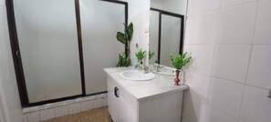 Casa standard, 3 quartos | Banheiro