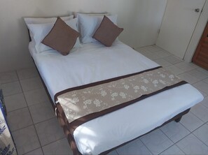 3 bedrooms, iron/ironing board, free WiFi