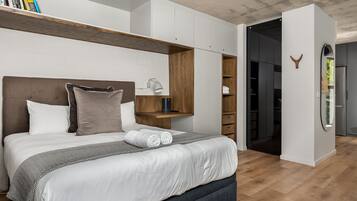 Classic Apartment | 1 bedroom, laptop workspace, iron/ironing board, free WiFi