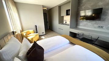 Business Double Room | Desk, soundproofing, free WiFi, bed sheets