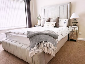 3 bedrooms, iron/ironing board, free WiFi, bed sheets