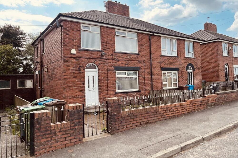 3-bed House in Oldham Near Shaw